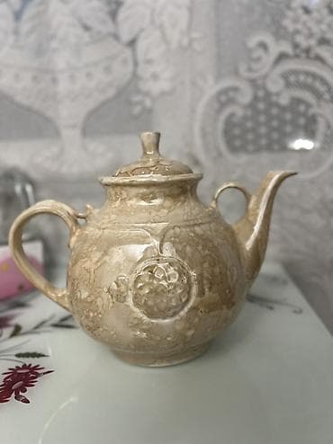 Çaydanlar: İki ədəd klassik çaydan dəsti - Material: keramika/porcelan - Həcmi — 2