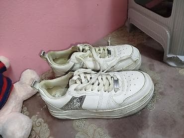 ketalar: Ağ rəngli uniseks idman ayaqqabısı - Model: aşağı boğaz, klassik — 1