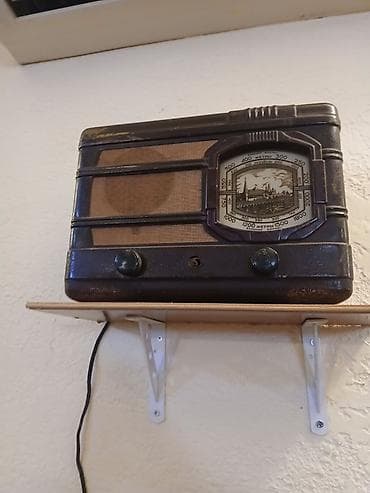 Спорт и хобби: Retro stolüstü radio qəbuledici - Korpus: tünd qəhvəyi bakelit tipli — 1