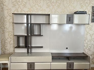 TV altlığı: TV Stand 
Şpon və mdf-dir
İdeal vəziyyətdədir
bütün rəflər işləkdir — 1