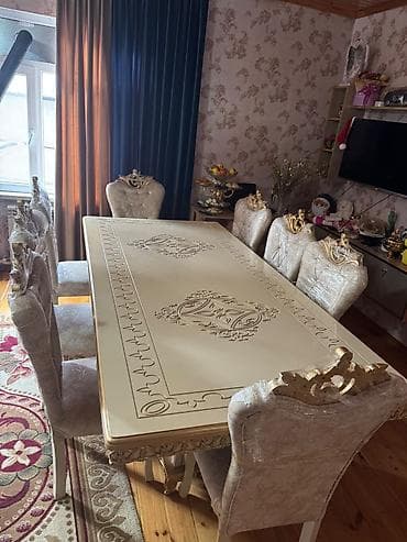 F99Masa dəsti satılır 700₼. İdeal vəziyyətdə. 8 oturcağı var.Ünvan