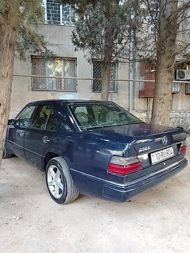 mercedes e class: Mercedes-Benz E 230: 2.3 l | 1990 il Sedan — 4