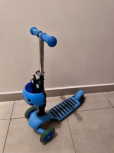 Uşaq skuterı – 3 təkərli, mavi rəng Xüsusiyyətlər: - Ön hissədə 2 lalafo.az -da Uşaq skuterı – 3 təkərli, mavi rəng Xüsusiyyətlər: - Ön hissədə 2