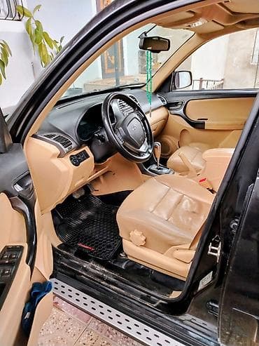 pirus satisi: Qara rəngli kompakt SUV Xüsusiyyətlər: - Kuzov: 5 qapılı, xarici — 7