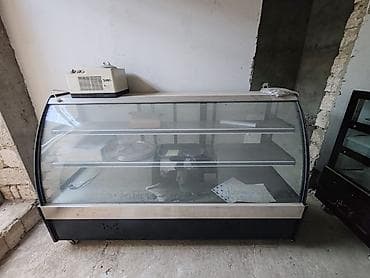 Şüşəli soyuducu vitrin - Qabarıq ön şüşəli, üçmərtəbəli ekspozisiya