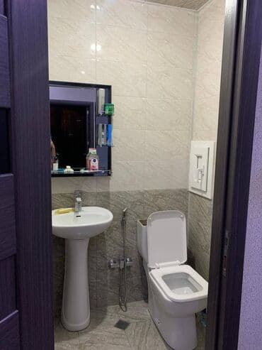 8 mikrorayon: Binəqədi rayonu, Zərifə Əliyeva adına xəstəxana ilə üz bə üz yerləşən — 10