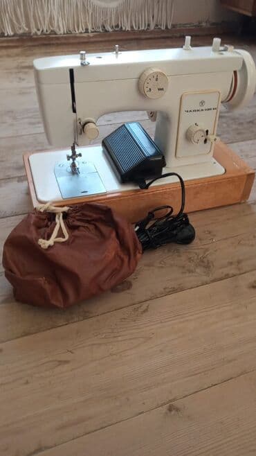 ручная швейна машина: Qədimi,heç istifadə olunmamış Chayka model təzə5 funksiyalı tikiş — 1