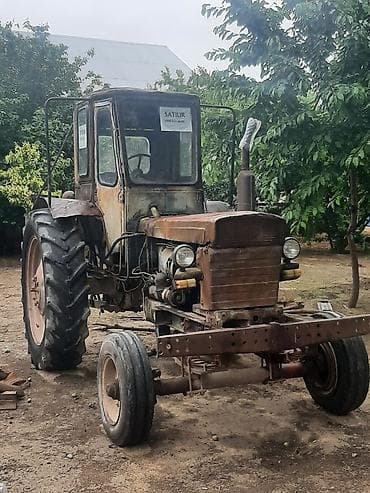 satilan traktorlar: Kənd təsərrüfatı üçün təkərli traktor - Kabinli model, ön iki təkər — 4