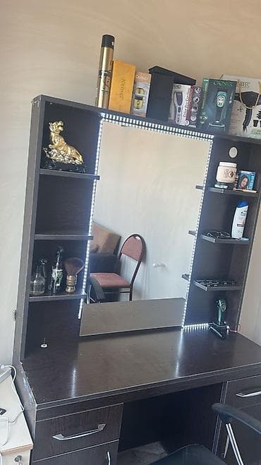 Salon, tibbi mebel: Bərbər/saç ustası üçün iş stolu və güzgü komplekti - Material: tünd — 3
