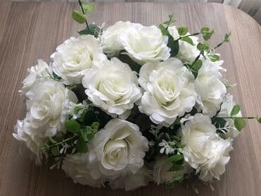 dekorativ gullerin satisi: Dekor ag qizil guller Masin ucun ve toy salonu ucun bezekler Bol — 3