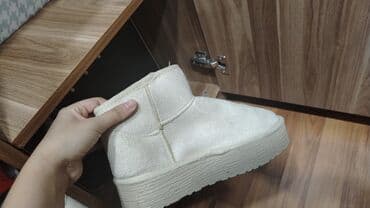 qoyun dərisindən ev üçün qadın şap şapları: Uqqilər, Ölçü: 39, rəng - Bej, Yeni — 2