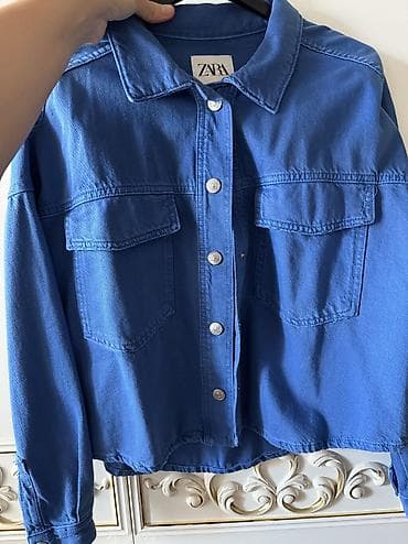 uzun bot: ZARA markalı mavi denim köynək/gödəkçə. - Klassik yaxalı dizayn - Ön — 2