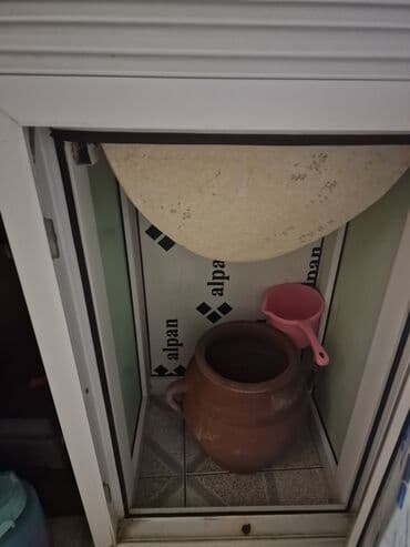 Fri aparatları: Qazax daşlarından hazırlanmış su daşı.saxsı qabı və üstünün şkafı ilə — 3