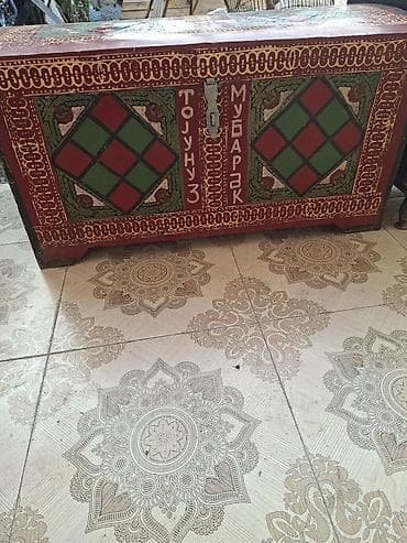 Əl işi naxışlı taxta sandıq - Material: bərk ağac - Üstü və ön