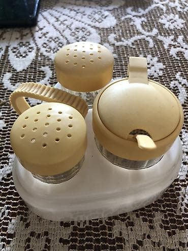 şəffaf: 3 hissəli ədviyyat dəsti - Tərkib: 2 ədəd səpici qab (duz/istiot və — 1