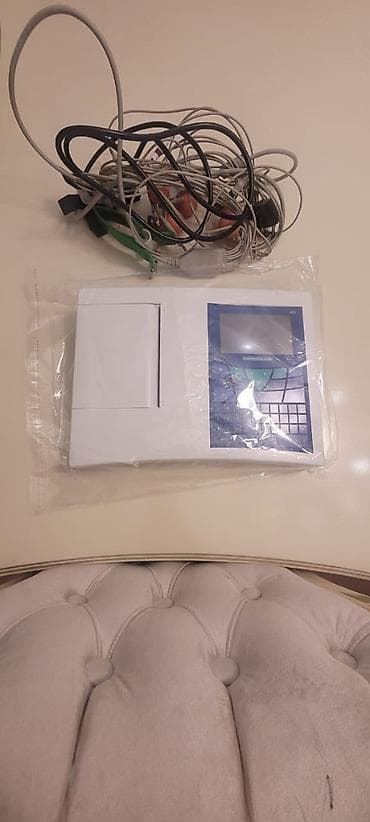 CARDIOLINE AR 1200 VIEW – 12 kanallı EKQ aparatı Xüsusiyyətlər: - — 1
