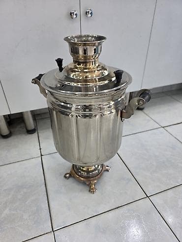 Klassik kömür/sobayaqarlı samovar - Material: cilalanmış metal — 2