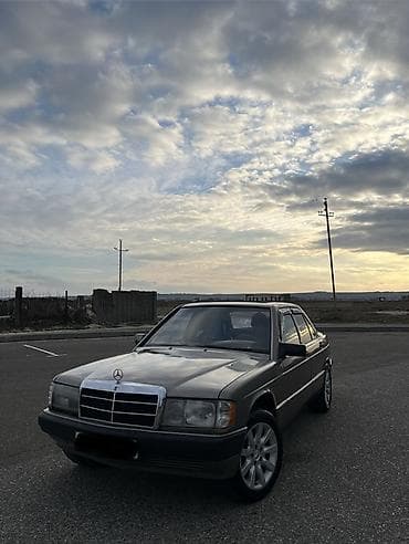 Avtomobil alışı: Mercedes-Benz 190 (W201): 2 l | 1991 il Sedan — 10
