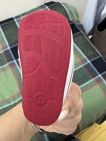 Кроссовки: Us Polo
1-2 dəfə geyinilib
17 ölçü — 3