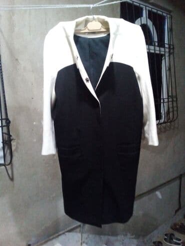 велюровые женские костюмы: Qadın üst geyimləri dəsti - Qara xəz fakturalı palto: dizdən yuxarı — 2