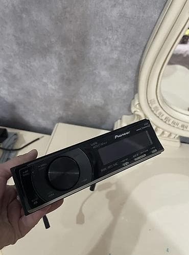 arxa manitor: Pioneer DEH-P7150UB avtomobil maqnitofonu Xüsusiyyətlər: - Ön paneldə — 7