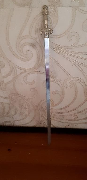 Məhsul: Paslanmayan poladdan bıçaq formalı kağız açan (letter opener) — 1
