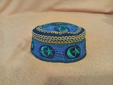 kişilər ucun dəri papaqlar və kepkalar: Məhsul: Naxışlı dini papaq (tübətəj/külağayı tipli) - Forma: Aşağı — 1