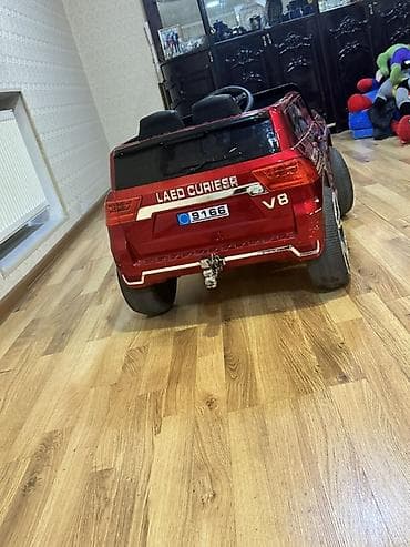 Детские электрокары: Uşaqlar üçün elektrikli miniatür avtomobil – qırmızı “SUV” tipli model — 2