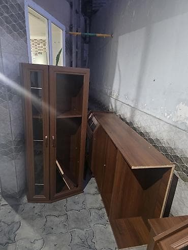 qapi taxta: Mebel dəsti – qonaq otağı üçün Tərkib: - Oval formalı taxta masa — 3