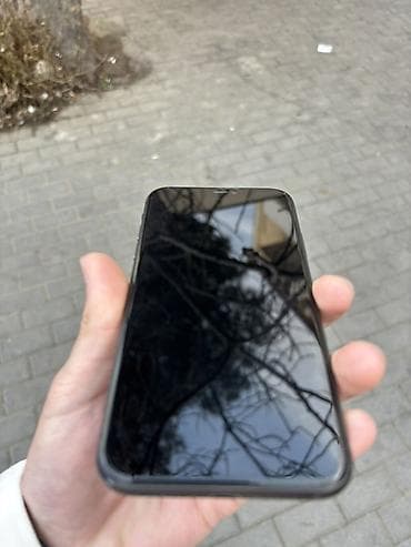 iphone 11 red: IPhone 11, Qara — 2