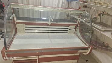 soyuducu niyə soyutmur: Vitrin tipli soyuducu piştaxta - Ön hissəsi tam şüşəli, əyri vitrin — 1