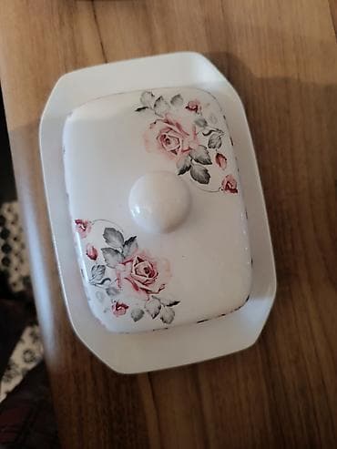 dekor qab: Porcelan yağqabı – qapaqlı, güllü dizayn istifadə edilməyib,2 ədəd - — 3