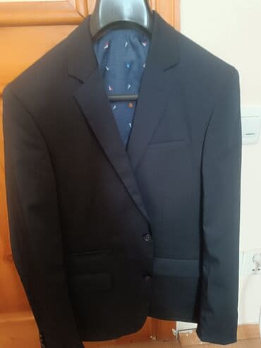 iqos iluma i: Kişi kostyum jileti – tünd göy (demək olar qara ton). Klassik, qələm — 2