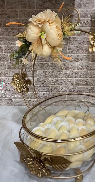 kuklalar evi: Xoncaların kirayesı 6 azn dır. 3 eded şirniyyat xonçası ve guzgulu — 4