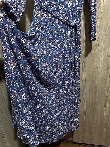 Mavi rəngli, çiçək naxışlı uzun don - Dizayn: Bütünlükdə xırda ağ və