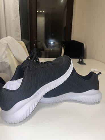 Qara idman krossovkası 42.5 razner - Üst material: nəfəsalan toxunma