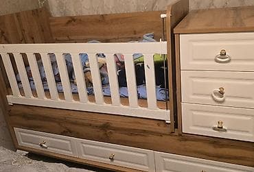 beshik: Oğlan üçün, İşlənmiş, Dördbucaq, Beşik, Dəstsiz, Matrassız, Yellənmə mexanizmsiz — 2