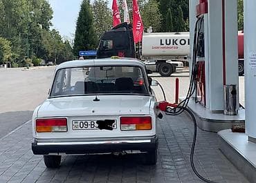 ford transit matoru: VAZ 2107, ağ rəng, sedan kuzov. Texniki xüsusiyyətlər: - Yanacaq — 1