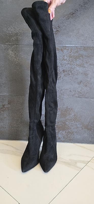 yarım boğaz çəkmə: Qadın uzun boğaz çəkmələri – dizdən yuxarı, nazik daban - Rəng: qara — 1