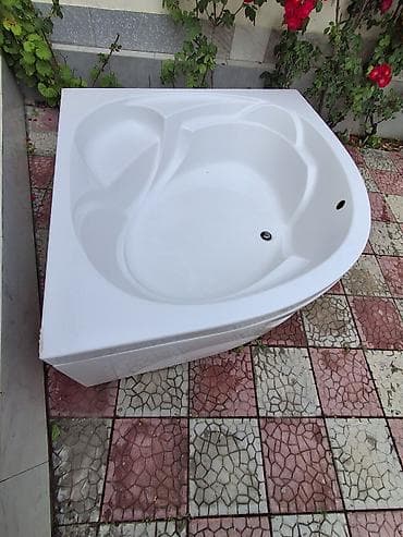 hamam kranti: 150x150 ölçüdə künc akril vanna satılır. İşlənmişdir, vəziyyəti — 3