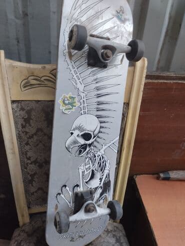 Skateboard – klassik ölçülü, heç bir problemi yoxdur tam işləkdir