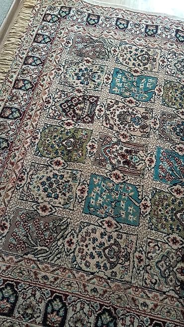 su baki satilir: Xalca satilir. 1 ededi 25 manat. 4 xalca bilrlikde 100 manata satilir — 2