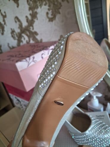 qadın ayaqabısı: 5 azn yenidir — 4