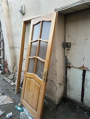 Ремонт и строительство: Taxta çərçivəli şüşəli qapı - Material: ağac (laklı səth), dekorativ — 1