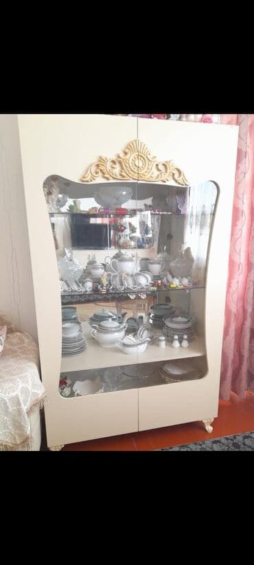 kilim mebel qonaq destleri: Qonaq otağı mebel dəsti Tərkibi: - Böyük vitrin: iki qapılı, ön — 1