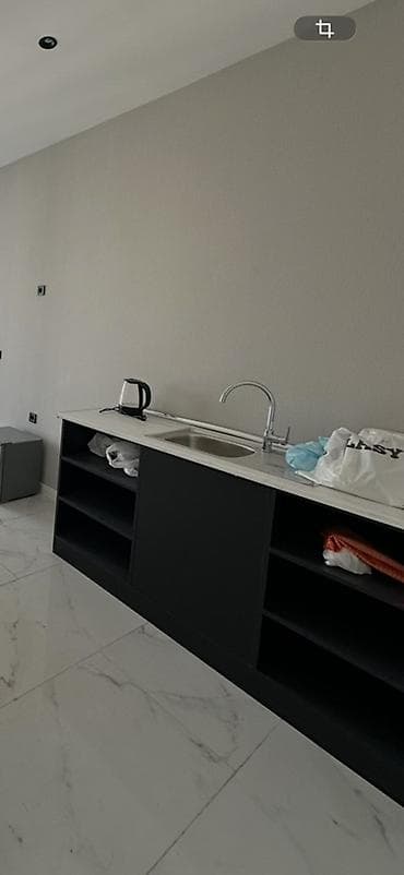 plastik dolap balkon: Müasir üslubda hazırlanmış yataq otağı və mini mətbəx mebeli — 2