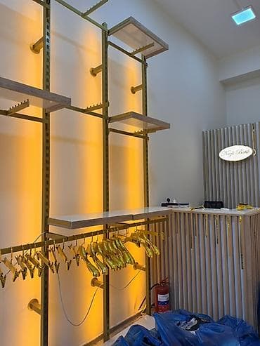 Butik üçün divar vitrin sistemləri və asqı dəstləri - Modul tipli