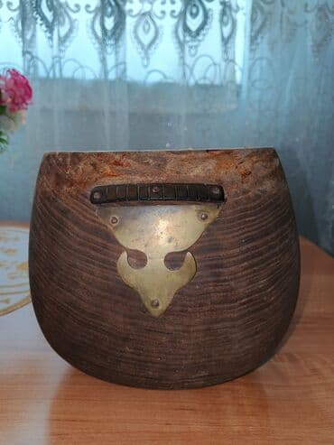 Qədimi tardı qoz agacından