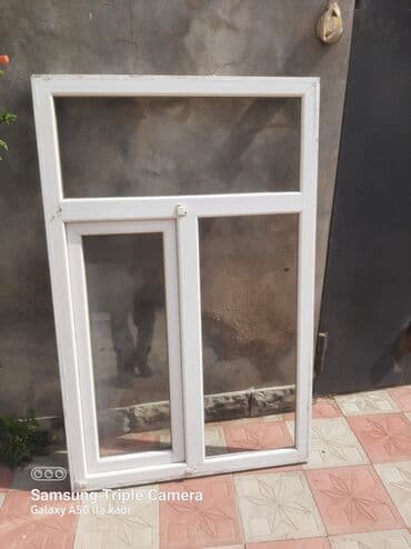 пластик окна: Ağ rəngli plastik pəncərə çərçivəsi iki hissədən ibarətdir. Üst hissə — 2