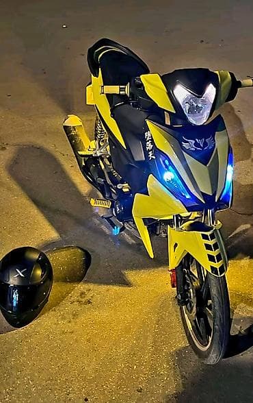 Sport üslublu moped - Rəng: Sarı-qara kombinasiyası, aqressiv sport